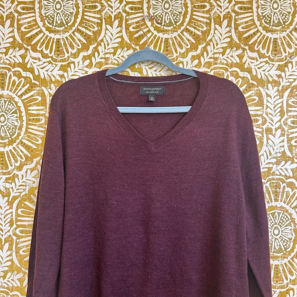 Banana Republic Men’s Burgundy Merino Wool V-Neck Sweater Sz XL - Picture 3 of 9